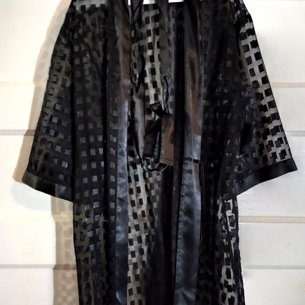 Secret Treasures medium women's sheer night robe black (Rox491)